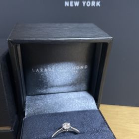 【ラザール ダイヤモンド(LAZARE DIAMOND)の口コミ】 ダイヤモンドの粒が大きく、キラッと光っていてとてもきれいです。シンプ…