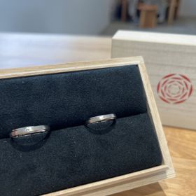 【出雲結(いずもゆい)の口コミ】 人と被らず、自分達だけのデザインをお願いしました。2人で話し合い、スタ…