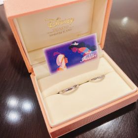 【ケイウノ ブライダル(K.UNO BRIDAL)の口コミ】 ディズニーモチーフでありながら、ゴテゴテしすぎず着けやすいデザイン。
…