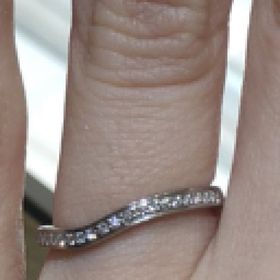 【カルティエ(Cartier)の口コミ】 ウェーブタイプが指長効果ありそうで、このようなデザインの指輪を探して…