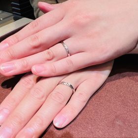 【Disney The Little Mermaid（ディズニー リトル・マーメイド）の口コミ】 シャンパンゴールドとプラチナの2色使ったデザインがダイヤをよりきいれい…