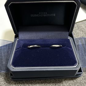 【銀座ダイヤモンドシライシの口コミ】 指輪がカーブしていて指が綺麗に見えるデザインが素敵です。またダイヤが…