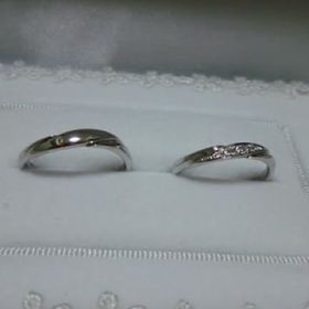 【宝寿堂(ほうじゅどう)の口コミ】 婚約指輪に合わせて重ね付け出来るようにS字ラインのものを探していました…