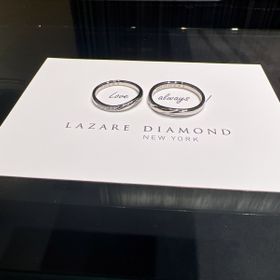 【ラザール ダイヤモンド(LAZARE DIAMOND)の口コミ】 綺麗、上品、細かいデザイン性が素敵。

人と同じような指輪はいやで、た…