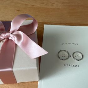 【アイプリモ(I-PRIMO)の口コミ】 女性のリングもエッジの効いたデザインですが、ゴツゴツした感じはなく指…
