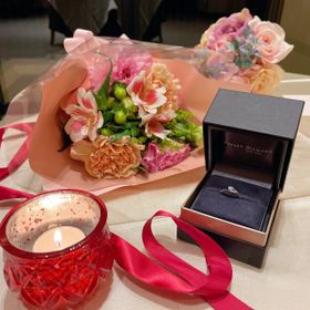 【ラザール ダイヤモンド(LAZARE DIAMOND)の口コミ】 ひとひねりあるデザインです。ダイヤモンドの品質に定評のあるブランドな…