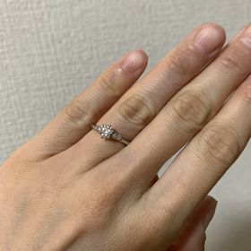 【銀座ダイヤモンドシライシの口コミ】 初めはソリティアで探していましたが、実際に店舗に行って試着をしてみる…