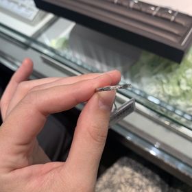 【アイプリモ(I-PRIMO)の口コミ】 指輪のデザイン:ウェーブ系でダイヤモンド3つついていてよかったです。デ…