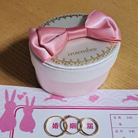 【insembre(インセンブレ)】の口コミ シンプルで男女問わずつけれる。女性にはダイヤがついていて、とても綺麗。...