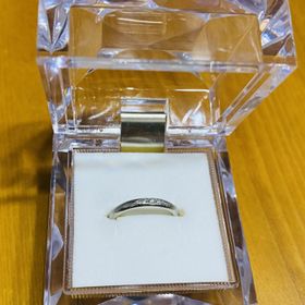 【銀座ダイヤモンドシライシの口コミ】 ストーンがライン上に施されており、付けた時に少しキラッと輝く感じがシ…