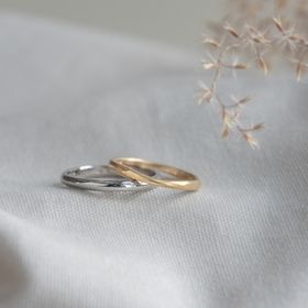 【Cayof(カヨフ)の口コミ】 イエローゴールドで、キラキラしすぎないようブラシマットにし、丸みを持…