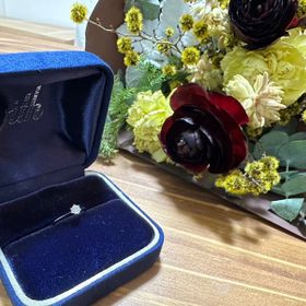 【ith(イズ)の口コミ】 the婚約指輪という形です。最初はもう少し変わったデザインを…と思…