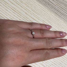 【アイプリモ(I-PRIMO)の口コミ】 指輪の付け心地が良く、同ブランドの婚約指輪の中でも最もデザインがシン…