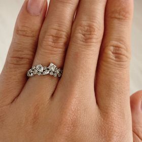 【Bizoux(ビズー)】の口コミ デザインを言葉で表すとすれば上品な華やかさというイメージです。宝石箱の...