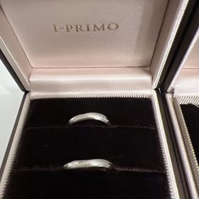 【アイプリモ(I-PRIMO)の口コミ】 指の形に合わせて少しウェーブしたデザインになっています。
素材はプラチ…