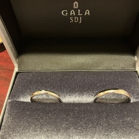 【GALA JEWELRY(ガラジュエリー)の口コミ】 シンプルなデザインで、指にフィットしやすく内側が丸くなってるので指に…