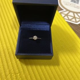 【銀座ダイヤモンドシライシの口コミ】 プロポーズリングなので、婚約指輪はプロポーズ完了後に再度選べるところ…