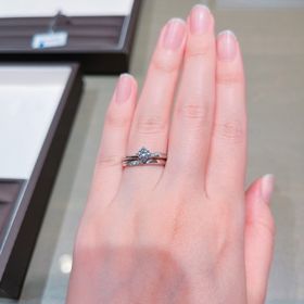 【アイプリモ(I-PRIMO)の口コミ】 指タイプ診断からウェーブデザインが似合うとのことだったのでウェーブデ…