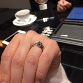 【エクセルコダイヤモンド(EXELCO DIAMOND)の口コミ】 リボンをモチーフにしていて、二人の絆が強くなるようにとの意味合いを込…