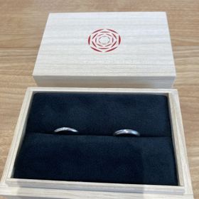 【出雲結(いずもゆい)の口コミ】 レディースは、ダイヤが斜めに入っているデザインがお気に入りです。
メン…