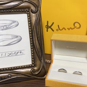 【ケイウノ ブライダル(K.UNO BRIDAL)の口コミ】 部分的なつや消し加工によるメリハリの効いたデザインが気に入りました。
…