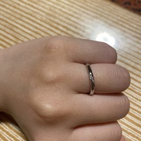 【アイプリモ(I-PRIMO)の口コミ】 全体ではなく一部にだけダイヤが入っているデザインに惹かれました。ダイ…