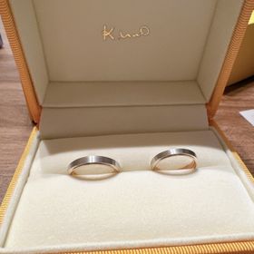 【ケイウノ ブライダル(K.UNO BRIDAL)の口コミ】 キラキラする指輪よりも30代なのでマットタイプにしましたが、さりげない…