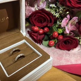 【ROCCA(ロッカ)の口コミ】 購入の1番の決め手はデザインです。
ダイヤが並んでおり、上品さと存在感…