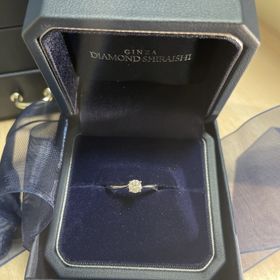 【銀座ダイヤモンドシライシの口コミ】 指輪を貰った側です！
緩やかなウェーブが指を綺麗に見せてくれます
ダイ…