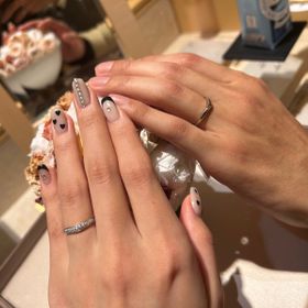 【ブルガリ(BVLGARI)の口コミ】 シンプルなvカットですが、小粒のダイヤが2連になっているので光をたくさ…