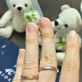 【4℃ BRIDAL(ヨンドシーブライダル)の口コミ】 リングが細すぎず太過ぎず、シンプルで長く着けられるデザインが多いと思…