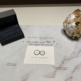 【ラザール ダイヤモンド(LAZARE DIAMOND)の口コミ】 ダイヤの輝きで選びました。他店に比べ7色にギラギラと光っていて一番キレ…