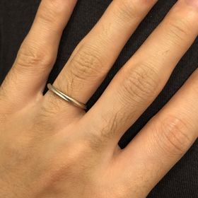 【銀座ダイヤモンドシライシの口コミ】 シンプルながらもただのストレートではないデザインが気に入っています。…