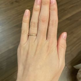 【mina.jewelry(ミナジュエリー)の口コミ】 マット加工でミルグレインを2本入れていただきました。肌に馴染むよう、ピ…