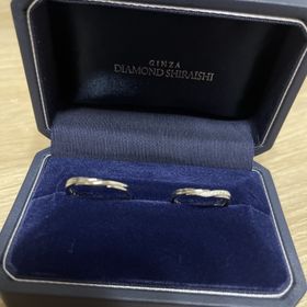 【銀座ダイヤモンドシライシの口コミ】 デザインが可愛いのと指が綺麗に見えると思い購入しました。デザインはウ…