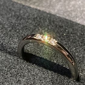 【ラザール ダイヤモンド(LAZARE DIAMOND)の口コミ】 昔ながらのシンプルなデザインですが、ダイヤモンドの輝きが一粒一粒七色…