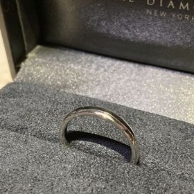 【ラザール ダイヤモンド(LAZARE DIAMOND)の口コミ】 定番中の定番のシンプルな結婚指輪だが、昔から続くその安定さが、まさに…