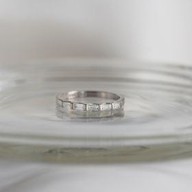 【Cayof(カヨフ)の口コミ】 シンプルかつ綺麗なデザインに一目惚れしました
立体的なダイヤの台が付い…