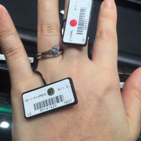 【ラザール ダイヤモンド(LAZARE DIAMOND)の口コミ】 ラザールは、ダイヤが際立つデザインが多いですが、華奢な感じを出したか…