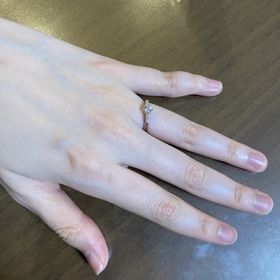 【銀座ダイヤモンドシライシの口コミ】 自分が細く長い指でしたので、ストレートタイプの指輪が似合うかなと思い…