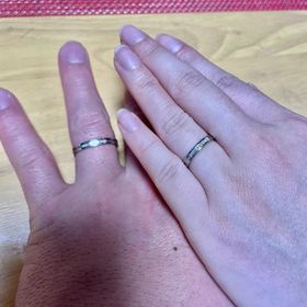 【PILOT BRIDAL(パイロットブライダル)の口コミ】 ストレートで平打ちの指輪を探していたのでイメージにぴったりでした。ダ…