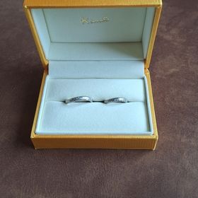 【ケイウノ ブライダル(K.UNO BRIDAL)の口コミ】 元々あったデザインをもとに、お互いのイニシャルをさりげなく入れ、1つだ…