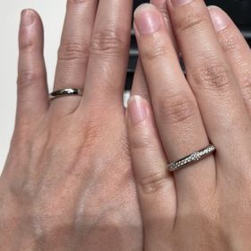 【ラザール ダイヤモンド(LAZARE DIAMOND)の口コミ】 一線にメレダイヤ、中心に大きめのダイヤが入っていて、エタニティより控…