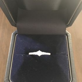 【銀座ダイヤモンドシライシの口コミ】 デザインがすごく可愛らしく、豪華なのに派手にならなくてとても良かった…