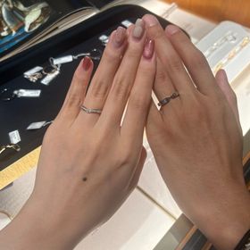 【ショーメ(CHAUMET)の口コミ】 とにかく着けててテンションが上がるリングにしました。
丸のエンゲージと…