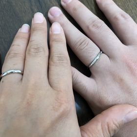 【アイプリモ(I-PRIMO)の口コミ】 新郎の指輪は、男性用ではなく、女性用の指輪をサイズアップしたもの。ダ…