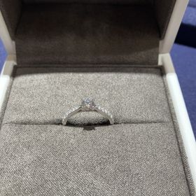 【Desserts(デザート)の口コミ】 シンプルながら綺麗で飽きないデザインだと思いました。爪が4本で上からも…