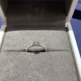 【Desserts(デザート)】の口コミ シンプルながら綺麗で飽きないデザインだと思いました。爪が4本で上からも...