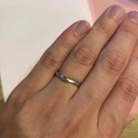 【アイプリモ(I-PRIMO)の口コミ】 デザインが気に入りました。
女性用に7つ、男性用に1つのダイヤが使われて…