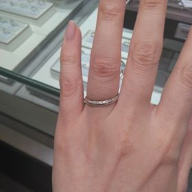 【アイプリモ(I-PRIMO)の口コミ】 幅があり、年齢を重ねても着け続けられる指輪です。二層になっており、そ…